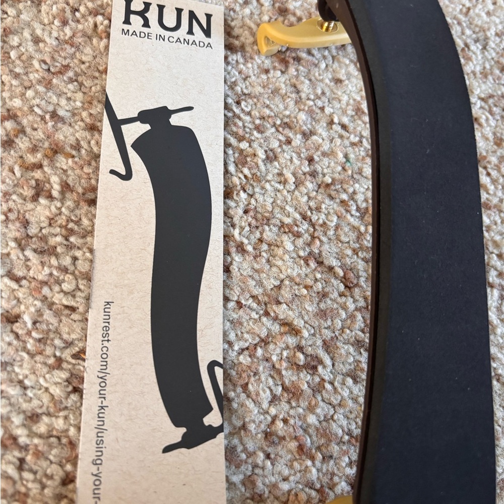 Kun Violin Shoulder Rest with Gold Accents